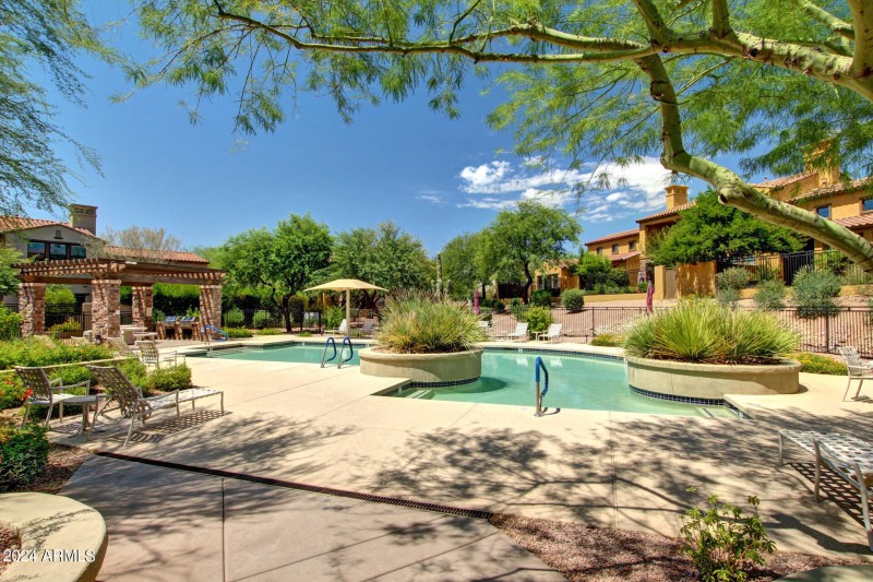 Community Heated Pool & Spa