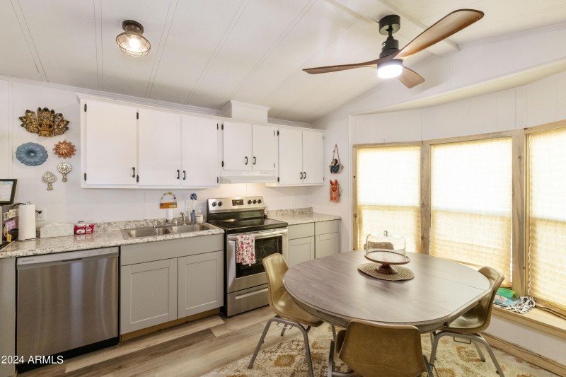 Eat-in kitchen