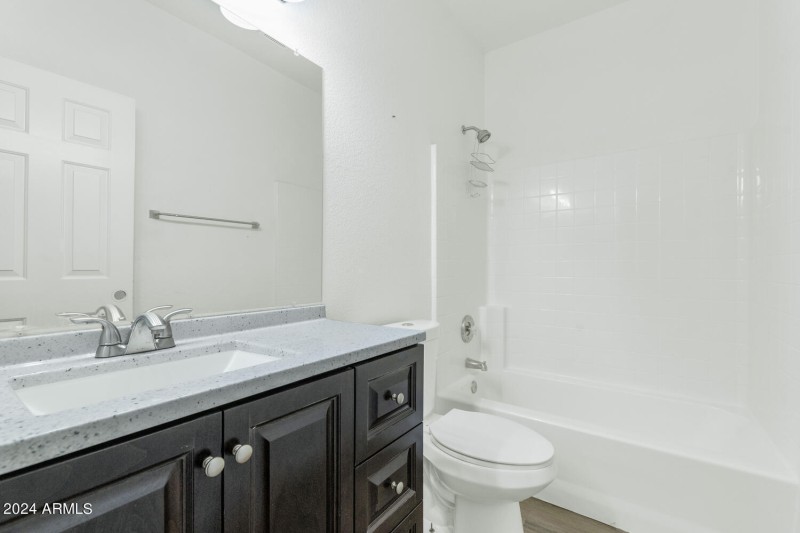 30200 N Desert Willow Blvd-large-018-015