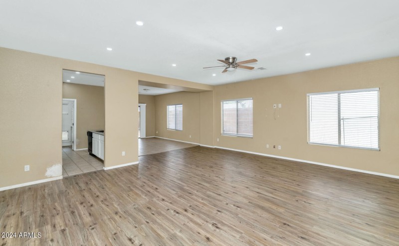 30200 N Desert Willow Blvd-large-005-009