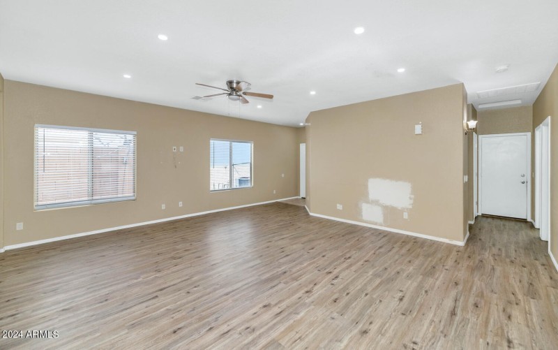 30200 N Desert Willow Blvd-large-006-007