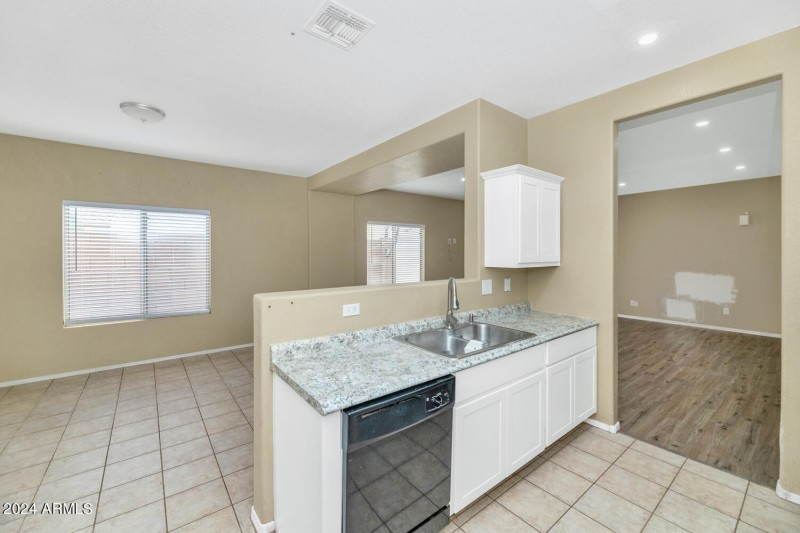 30200 N Desert Willow Blvd-large-009-028