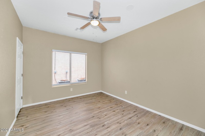30200 N Desert Willow Blvd-large-015-024