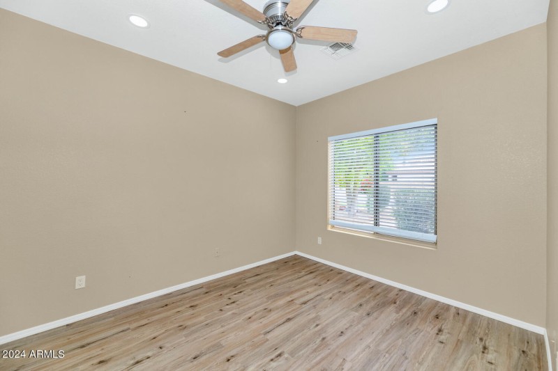 30200 N Desert Willow Blvd-large-016-022