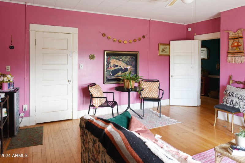 APARTMENT8