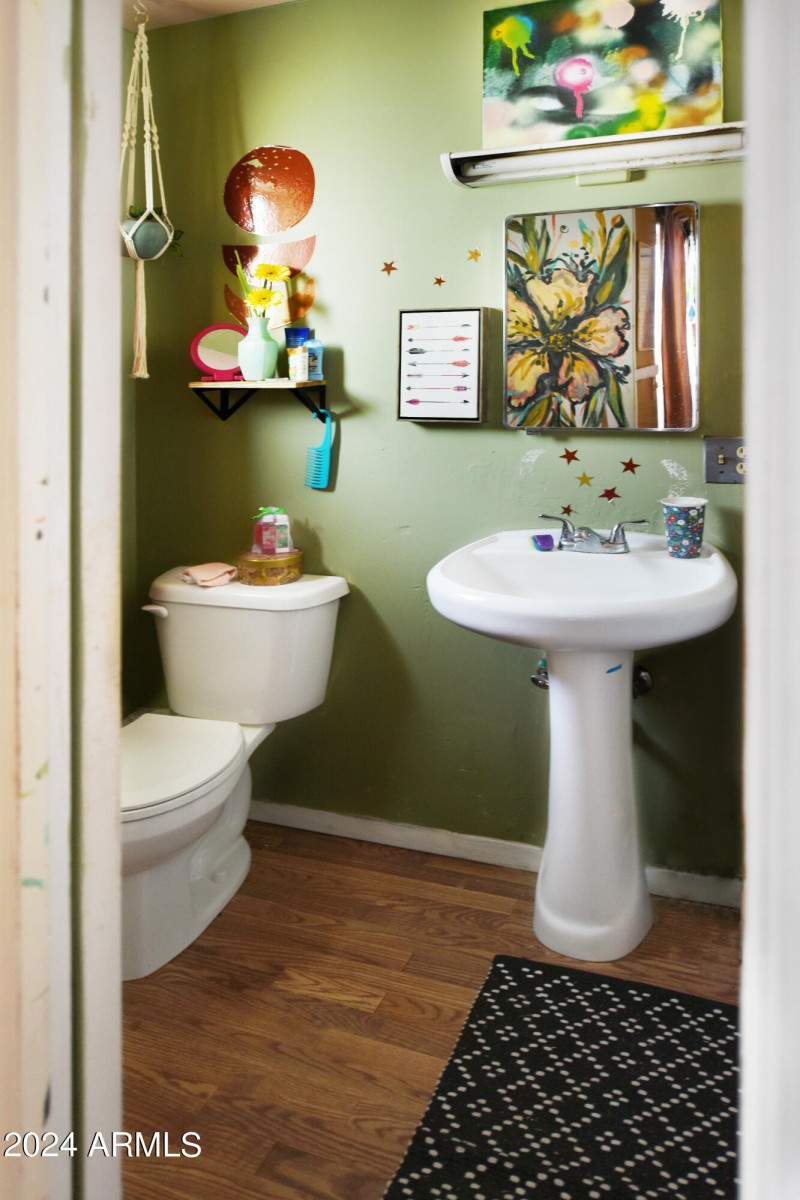 APT BATHROOM