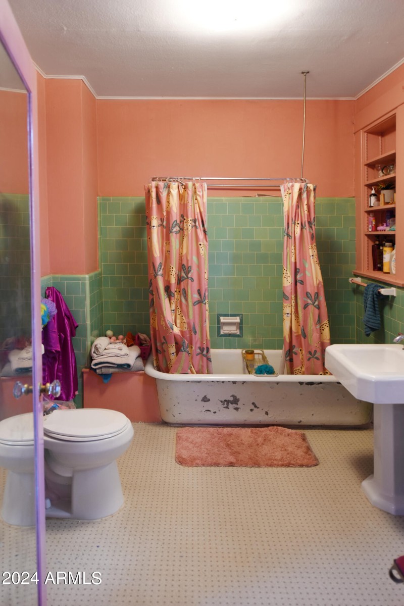 BATHROOM PINKGREEN