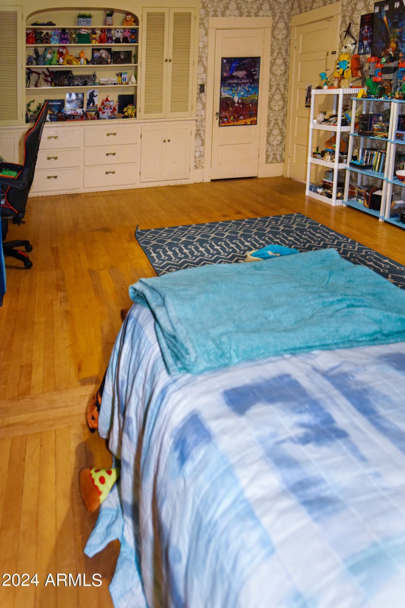 BEDROOM GOLD6
