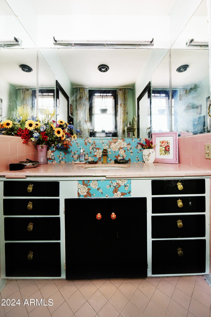 DOWNSTAIRS BATH3
