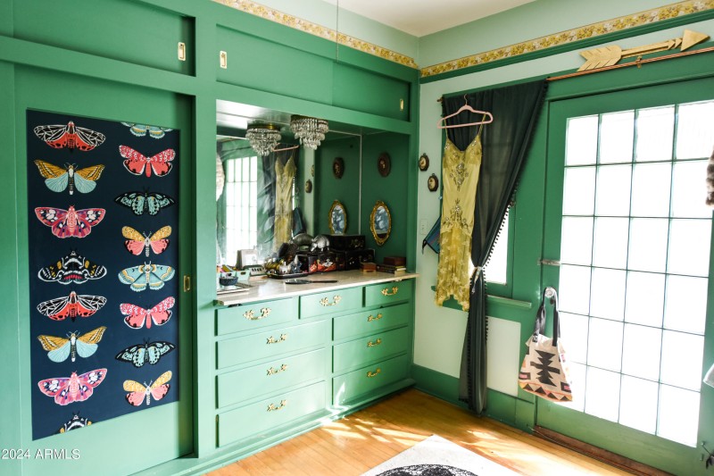 DRESSING ROOM4