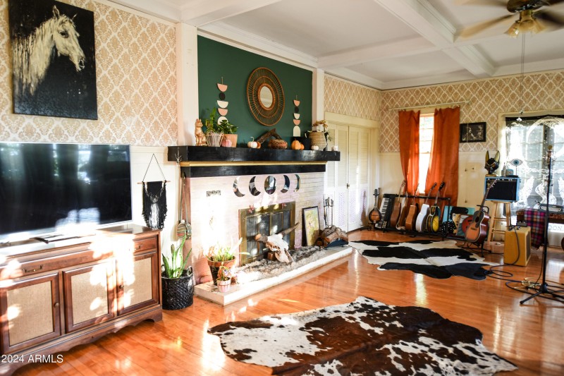 LIVINGROOM4
