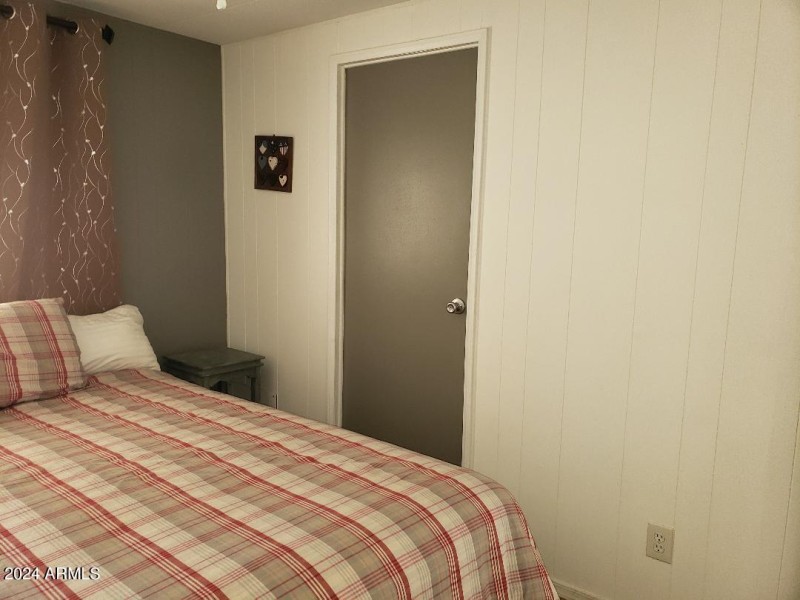 2nd bedroom door to bath