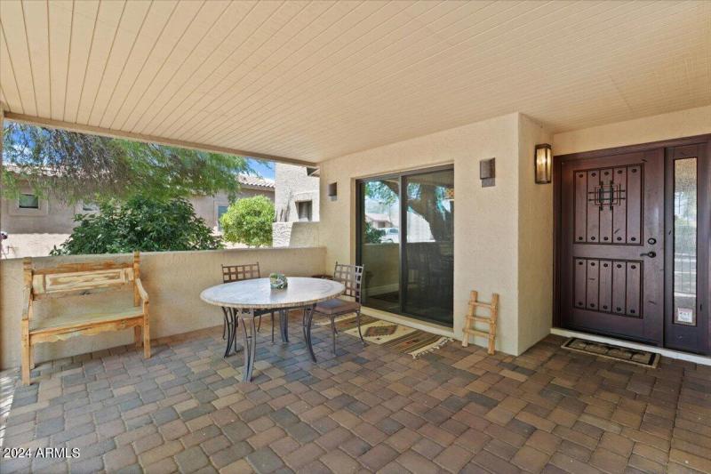 Quaint Shaded West Facing Front Patio