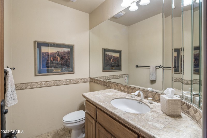 Guest 1/2 bath