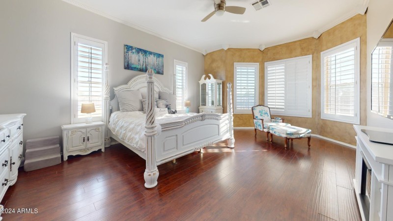 7171-W-Quarter-Hourse-Bedroom 1