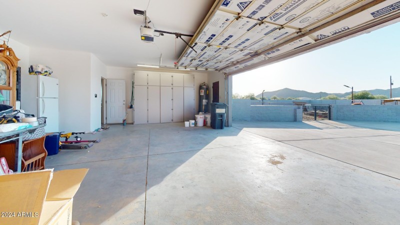 7171-W-Quarter-Hourse-Garage 1