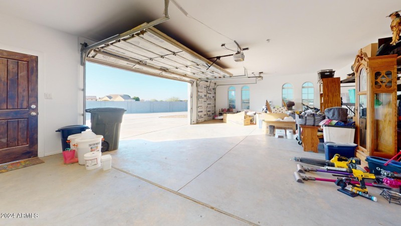 7171-W-Quarter-Hourse-Garage