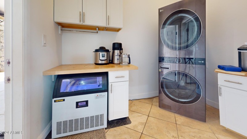 7171-W-Quarter-Hourse-Laundry