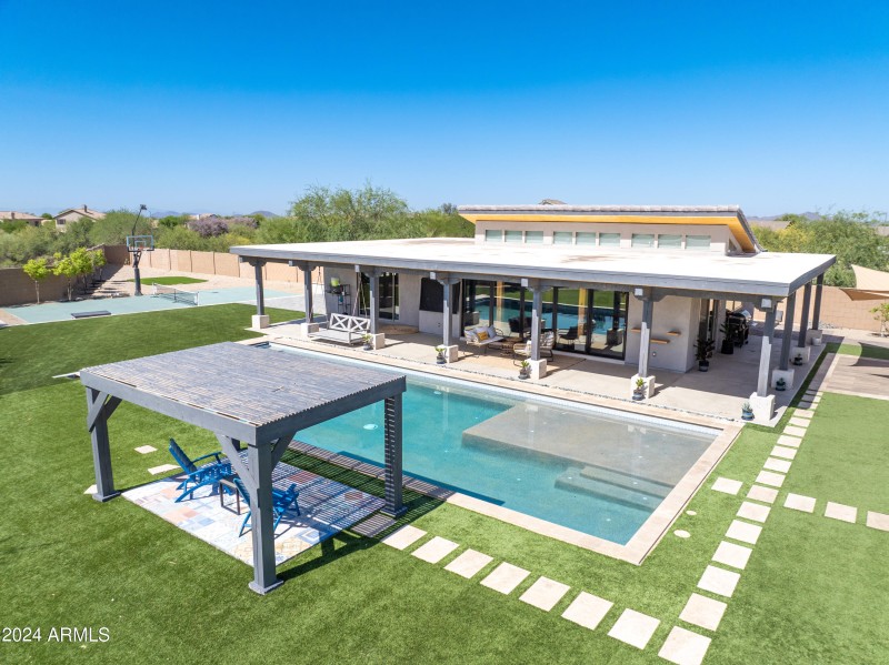 poolhouse