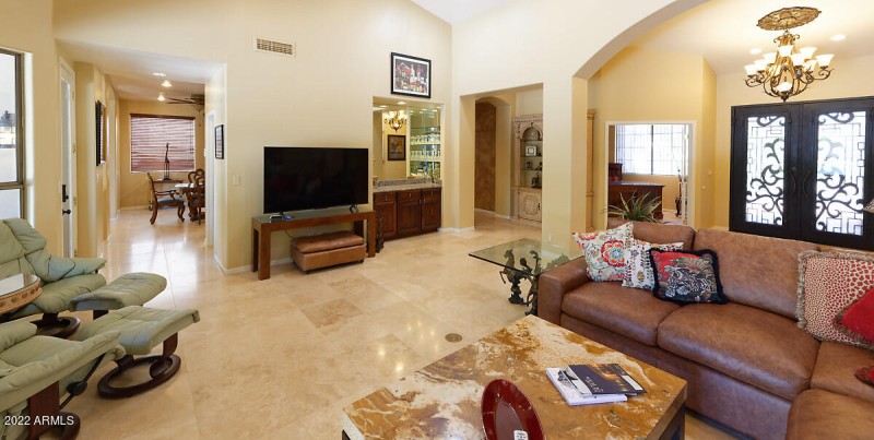 HUGE GREAT ROOM/BAR
