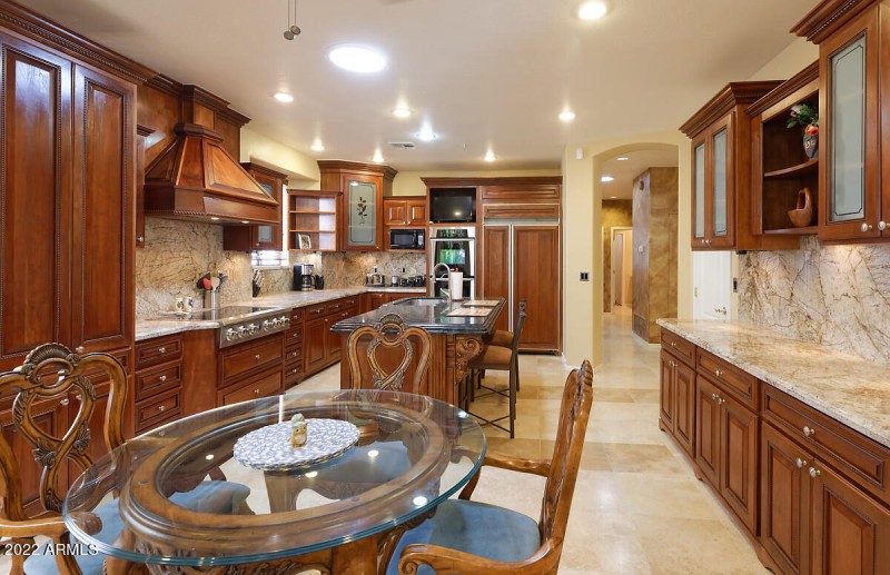 FULL KITCHEN VIEW