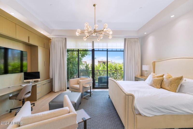 2 Biltmore Estates Dr-large-021-016-2 Bi