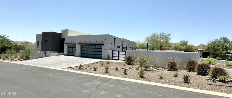 Corner lot with RV Gate