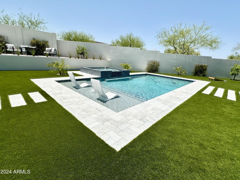 Pool 4', 5'5' in middle, 4'