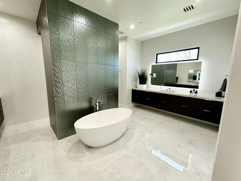 Elegant primary bathroom