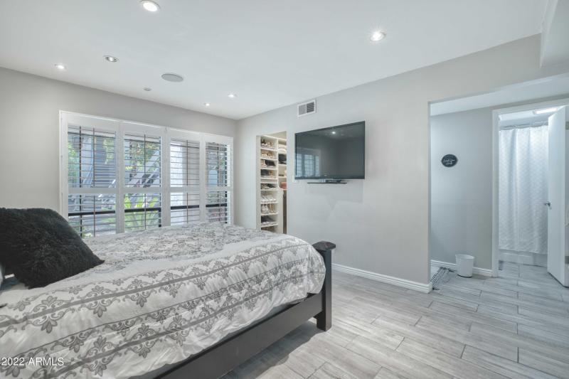 5201 N 24TH St #102 - 093855