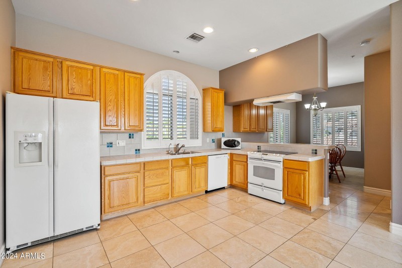 Full Kitchen In Guest Qtrs