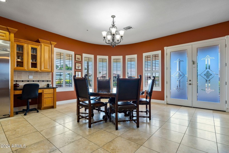 Casual Dining With Lake View