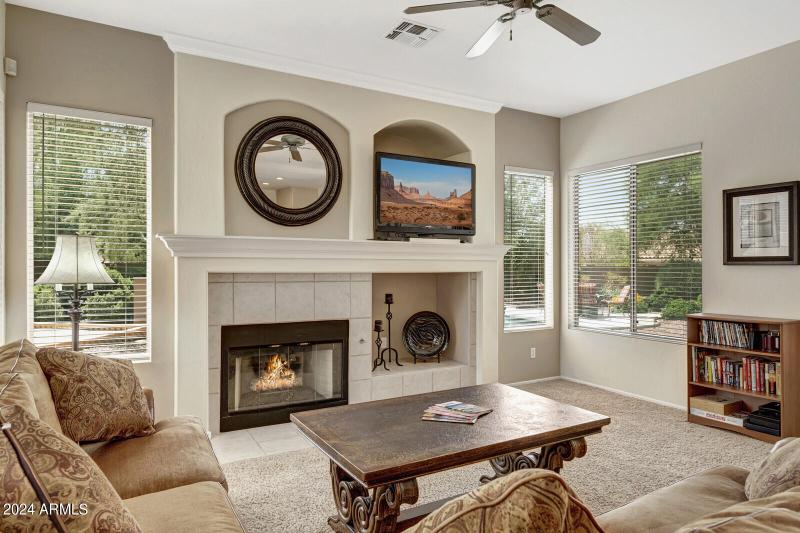 20_4343_East_Mossman_Drive__12_mls