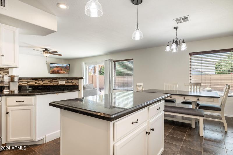 15-web-or-mls-7515-e-laguna-azul-ave