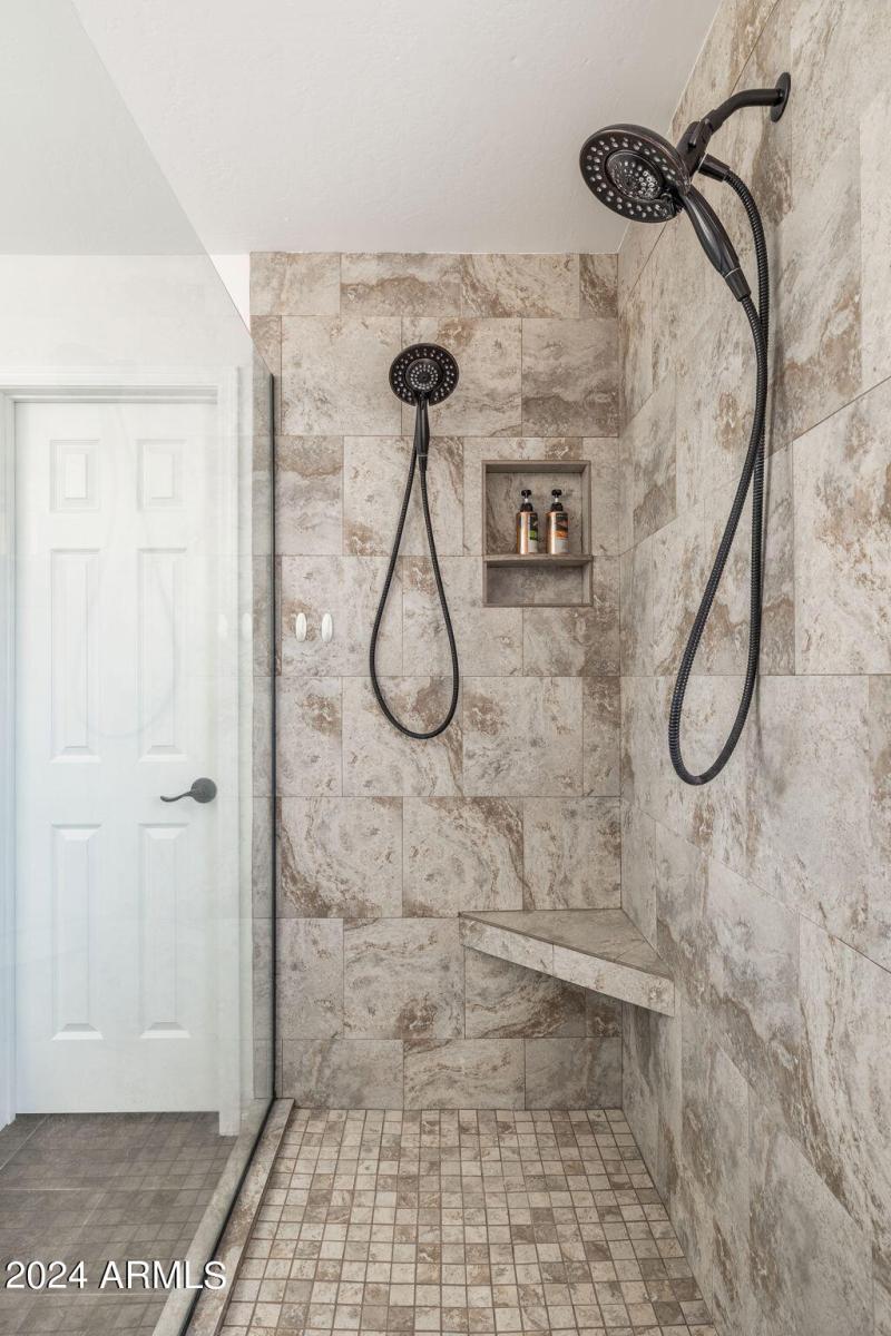 35-web-or-mls-7515-e-laguna-azul-ave