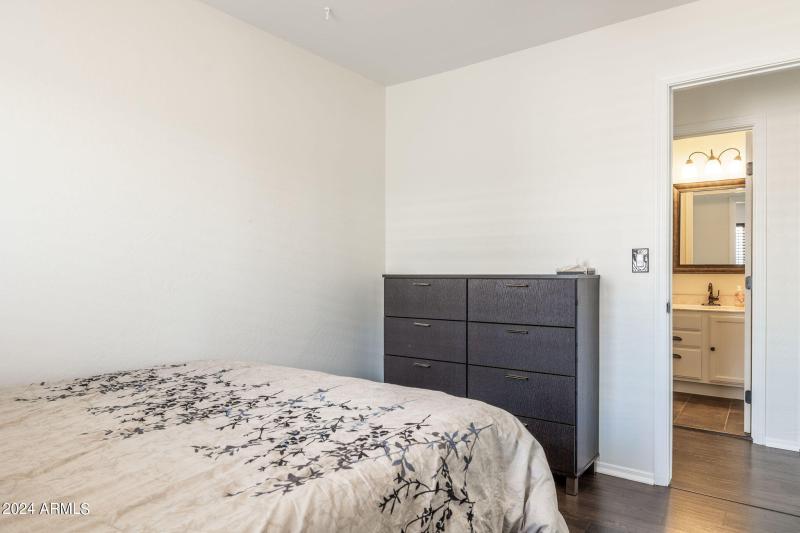 41-web-or-mls-7515-e-laguna-azul-ave