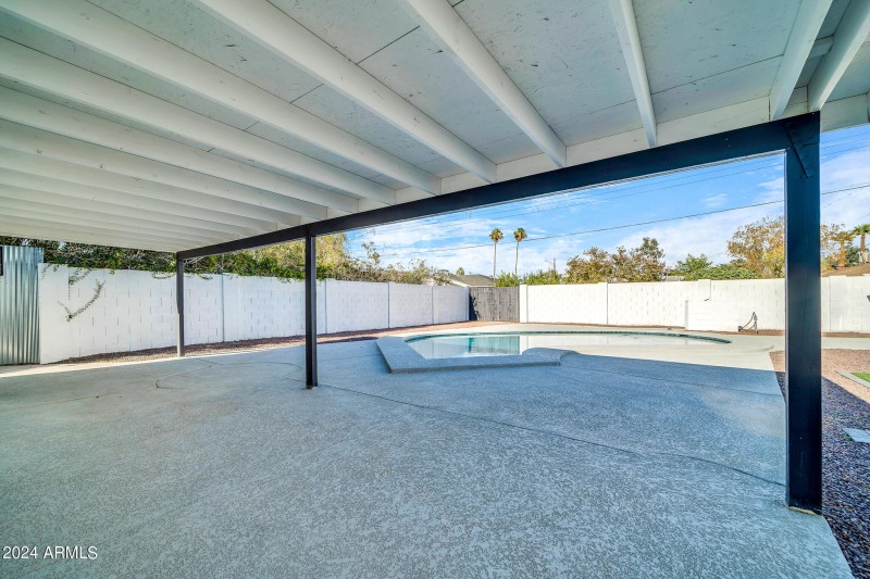 4307 N 15th Dr-34