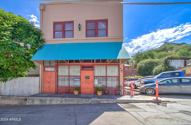 198 Chisholm Ave-2