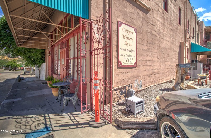 198 Chisholm Ave-6