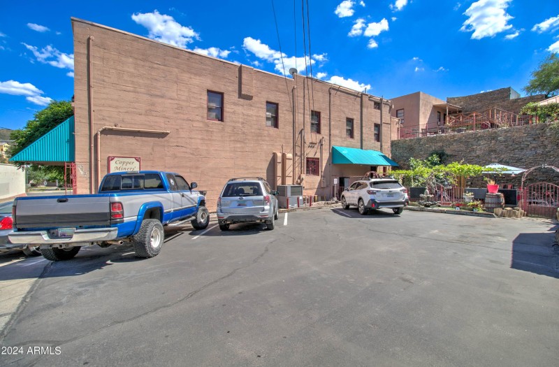 198 Chisholm Ave-7