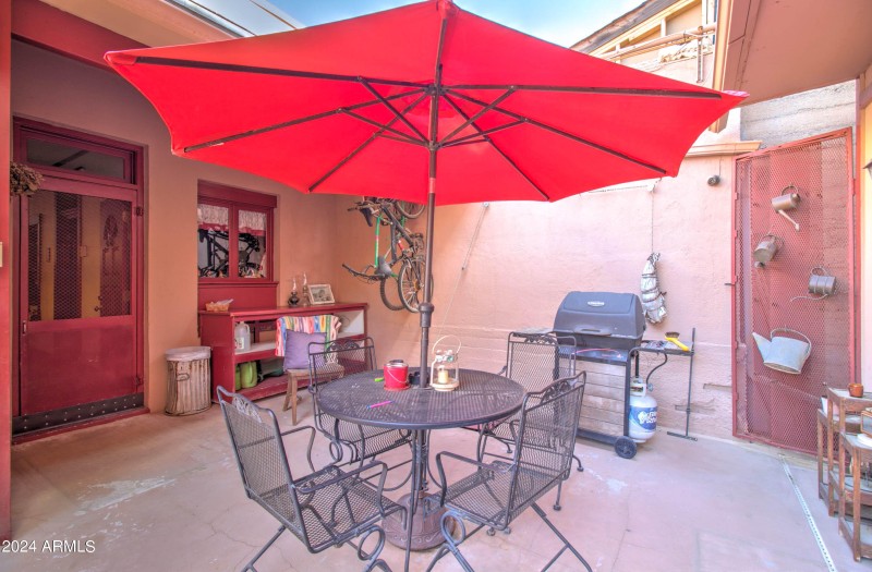 198 Chisholm Ave-9
