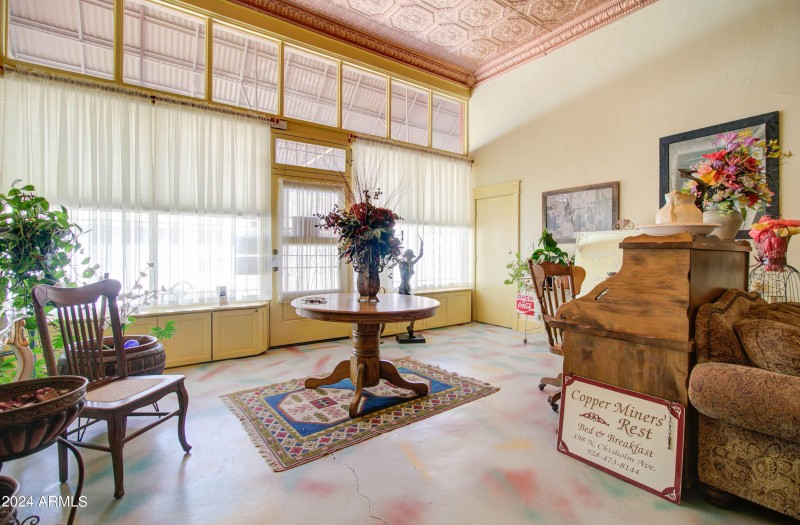 198 Chisholm Ave-21
