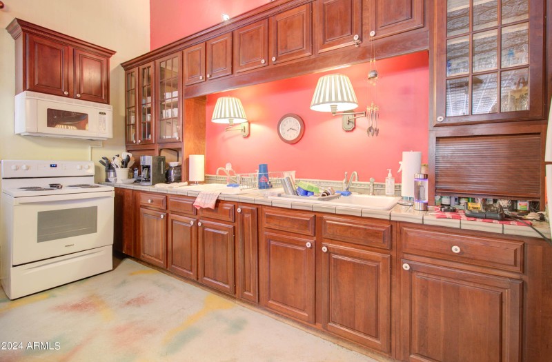 198 Chisholm Ave-33