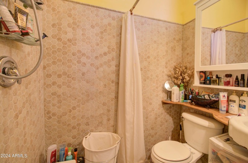 198 Chisholm Ave-36