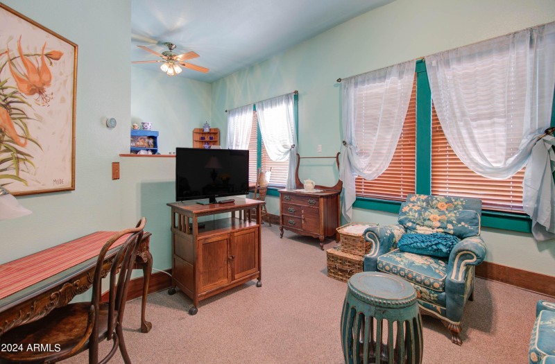 198 Chisholm Ave-41