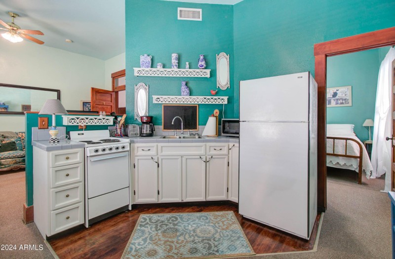 198 Chisholm Ave-44