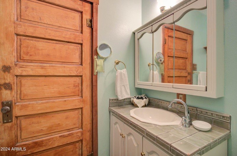 198 Chisholm Ave-49