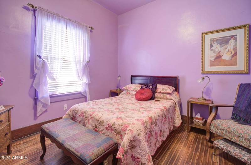 198 Chisholm Ave-54