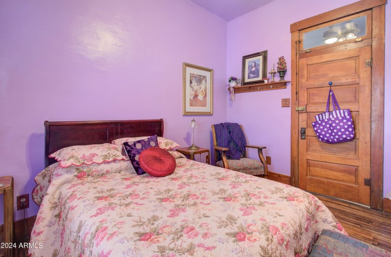 198 Chisholm Ave-55