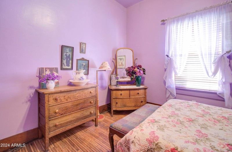 198 Chisholm Ave-56